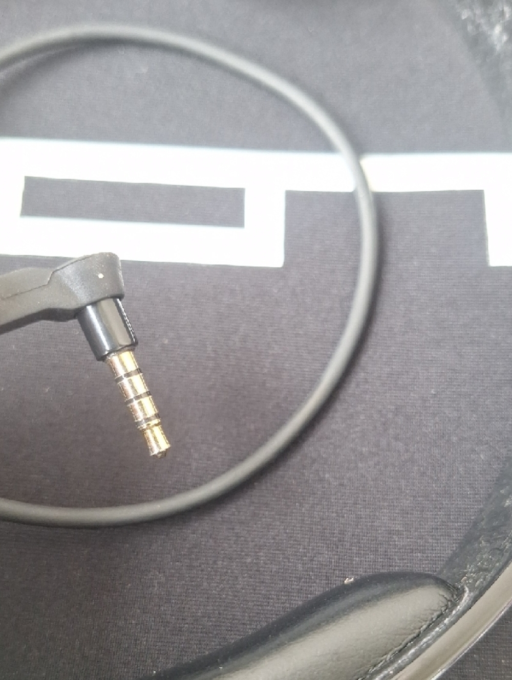 Sol Republic Tracks HD On-Ear Headphones With Case Black with Rose Gold Accents - Picture 8 of 10